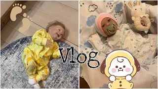 Делаем с Мироном вечернюю зарядку. Мия отдыхает.