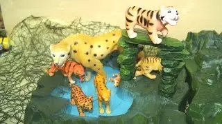 Животные. Динозавр похитил детеныша . Игрушки