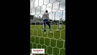 Игорь Акинфеев тренируется