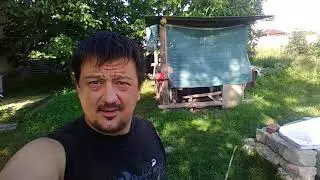 задний двор отчий дом летняя беседка самодельная угловая ванна обложенная ракушняка