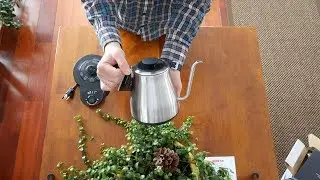 OXO on 8717100 Adjustable Temperature Pour-Over Gooseneck Kettle - Overview in 4K - NO PLASTIC
