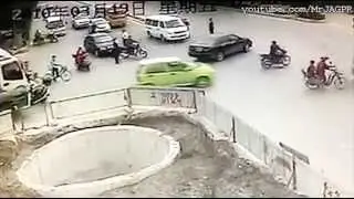 Scooter man ends up in big hole - Best Quality - No signs