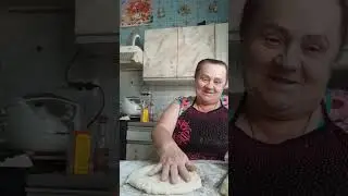 Лепешки с луком и сахаром.