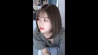 Korean girls slouch … boobs