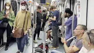 Street Performer Kills it on Rome Subway. Italy's got talent!