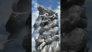 Странная статуя в Москве
