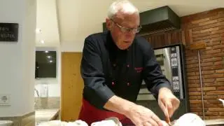 Bauernbrot backen mit Senior-Chef im Wanderhotel Kirchner in Bramberg
