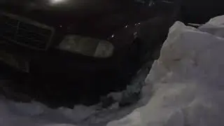 В Подмосковье застряла старая морседес