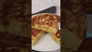 🧀Tortilla de patata con cebolla caramelizada y queso de cabra🧀 #receta #tortilla #quesodecabra