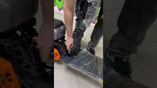 КАК СЛОЖИТЬ ЭЛЕКТРОСАМОКАТ KUGOO M5PRO😅😅 а заказать такой же можно по ссылке в комментах)) 