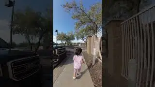 [Baby Series]_Drop off Baby Chloe; she is happily running to open the gate.😁