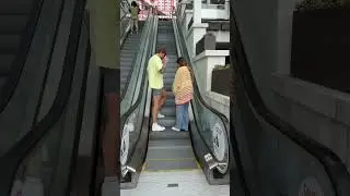 Woman signals and gets help from a stranger ❤️ this sign could save lives!!