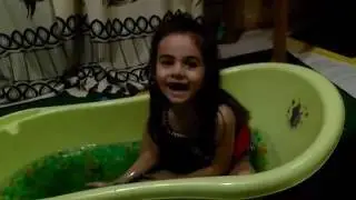 ORBEEZ. Растим и купаемся *** ORBEEZ. Grow and swim.