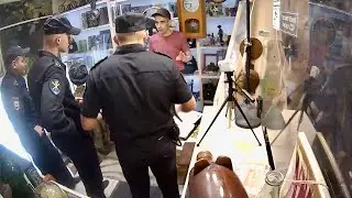 Валера вызывает полицию.