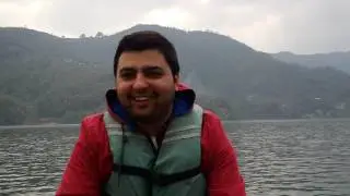 Phewa gölü boyunca sonsuzluğa doğru