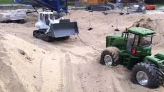 RC Dozer pulling jd 9530 out of the sand