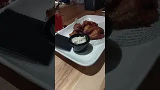 🍔 Бургер, луковые кольца, картофель по-деревенски и крылышки в кафе Ультракукс в Переяславле 