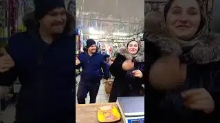 веселые покупали...