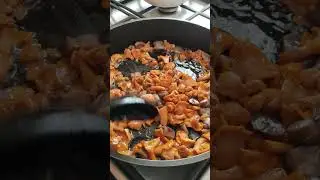 А вы любите жареные лисички с молодой картошкой? #едаялюблютебя #жареныегрибочки #cooking #cookies