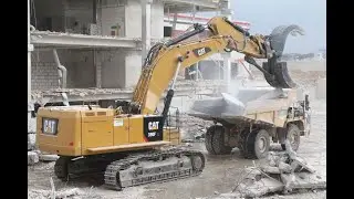 Caterpillar 390 F belädt Cat 770 SKW und Dumper Volvo A25 mit Stahlbeton