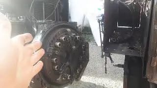 The bolts on the T-40AM clutch break once a month.