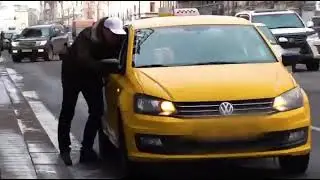 Очень тупой пранк 🤣🔞 с прохожими