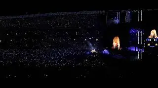 Taylor Swift Gets Standing Ovation for Over 2 Minutes