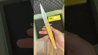 Knife unboxing display