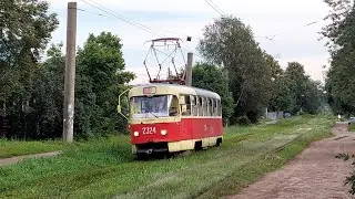Трамвай Татра Т3 следует по улице Халтурина, город Ижевск
