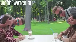 деревянные часы и очки