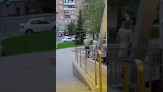 Есть зажигалка?