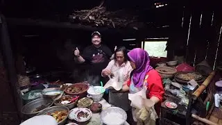 JUALAN DI DAPUR SENDIRI, DARI TAHUN 80-AN GAMAU PINDAH!! TERNYATA ALASANNYA SIMPEL...