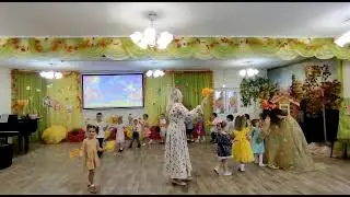 Танец с листочками - средняя группа