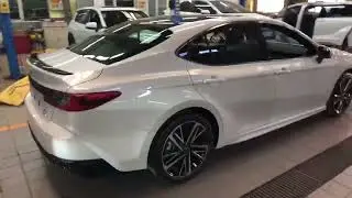 2024Toyato Camry  Гибрид, 2.0HS Спортивная версия +Окружающий свет белый/черный 29700USD EXW Khorgos