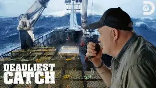 The Wizard Takes on an Arctic Storm | Deadliest Catch