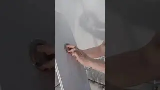 Как установить лампочку в точечный светильник.