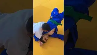 Kuzure kami shiho gatame #shorts #judo