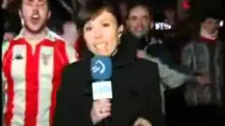 Болельщики перед камерой.
