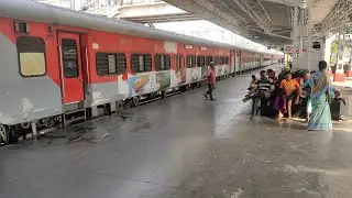 Armor Announcement of Indore Lingampalli Humsafar Express Train At Solapur Railway Station (Marathi)