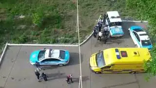 Қарағандыда полиция формасындағы ішімдік ішкен ер адам төбелес шығарды