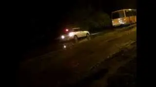 Ебнутая баба за рулем попала в яму.