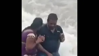 पति-पत्नी समुद्र में डूबे Viral Video