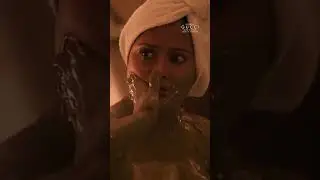 Lady Gaga and Salma Hayek bath scene