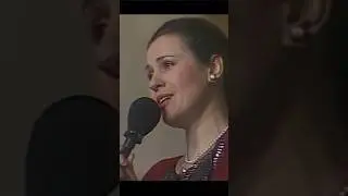 Валентина Толкунова Зачем меня ты заставляешь с тобою сдержанною быть