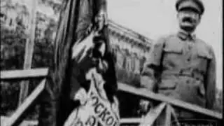 1920 - Trotsky eta Armada Gorria Moskuko plaza gorrian desfilatzen