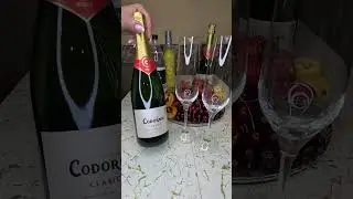 Летний коктейль на основе лимончелло.