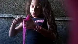 Eu.   E.    Nicele. E,  ela.  Tem.   Um.  Canal.   E.   Nicole.  Risadas.   E.  Brincadeiras