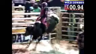 Cia de Rodeio Dallas - Divino Nunes VS Touro Psicopata