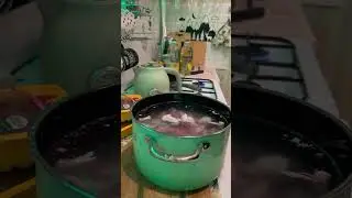 Холостяцкий ужин. Кислые щи, куриная печень и салат