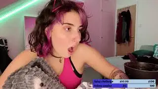 3 girls and no toilet reaction